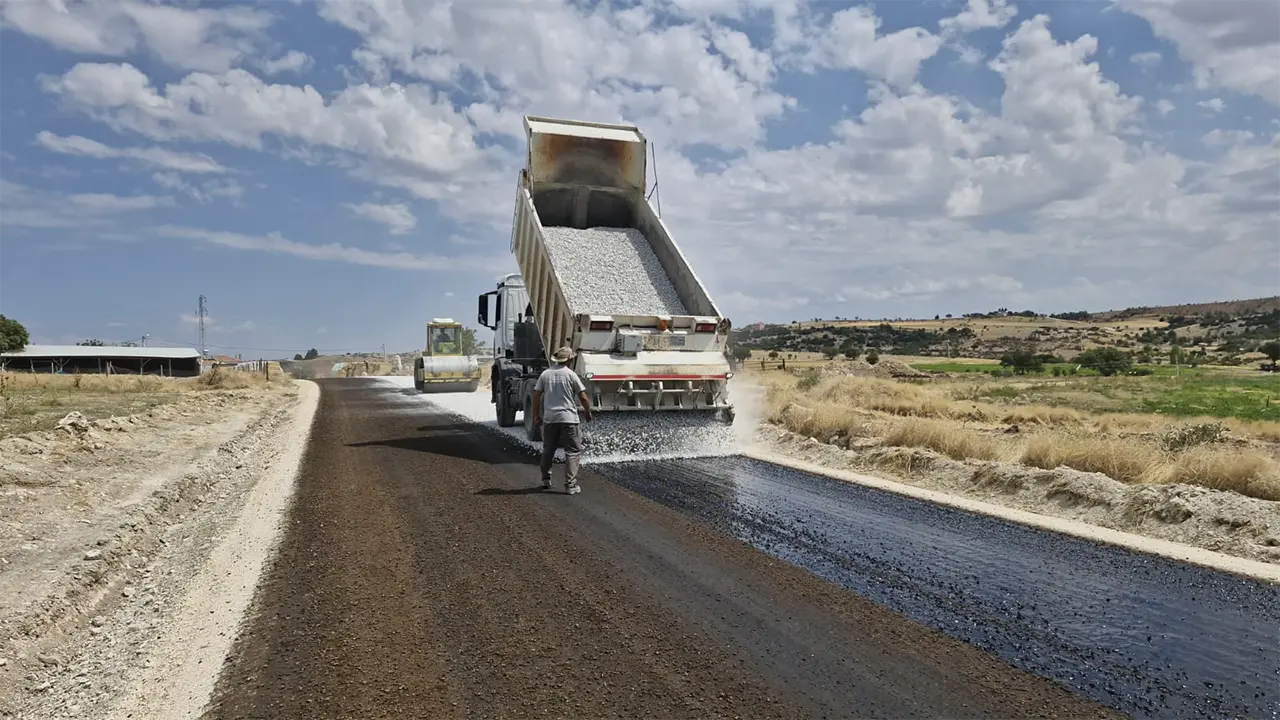 İl Özel İdaresi Uşak’ta köy yollarını modernize etti: 28 km asfalt yapıldı