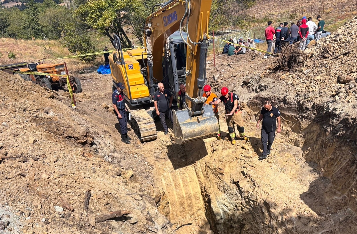 Manisa'da göçük altında kalan 2 kişi için kurtarma çalışması başlatıldı