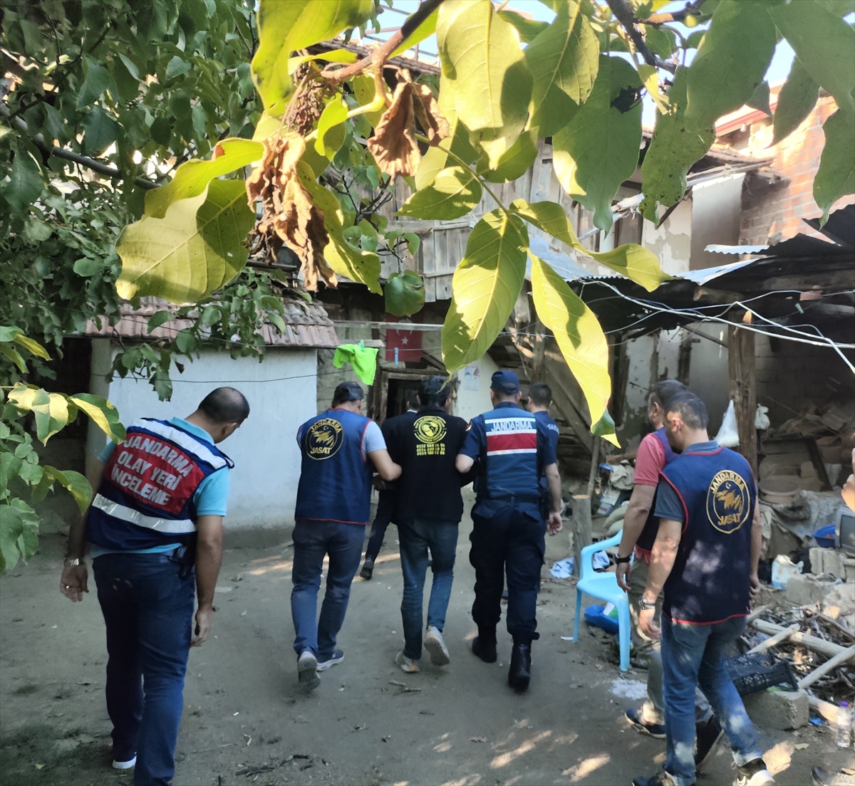Babaannesini piknik tüpüyle darbederek öldüren zanlı tutuklandı