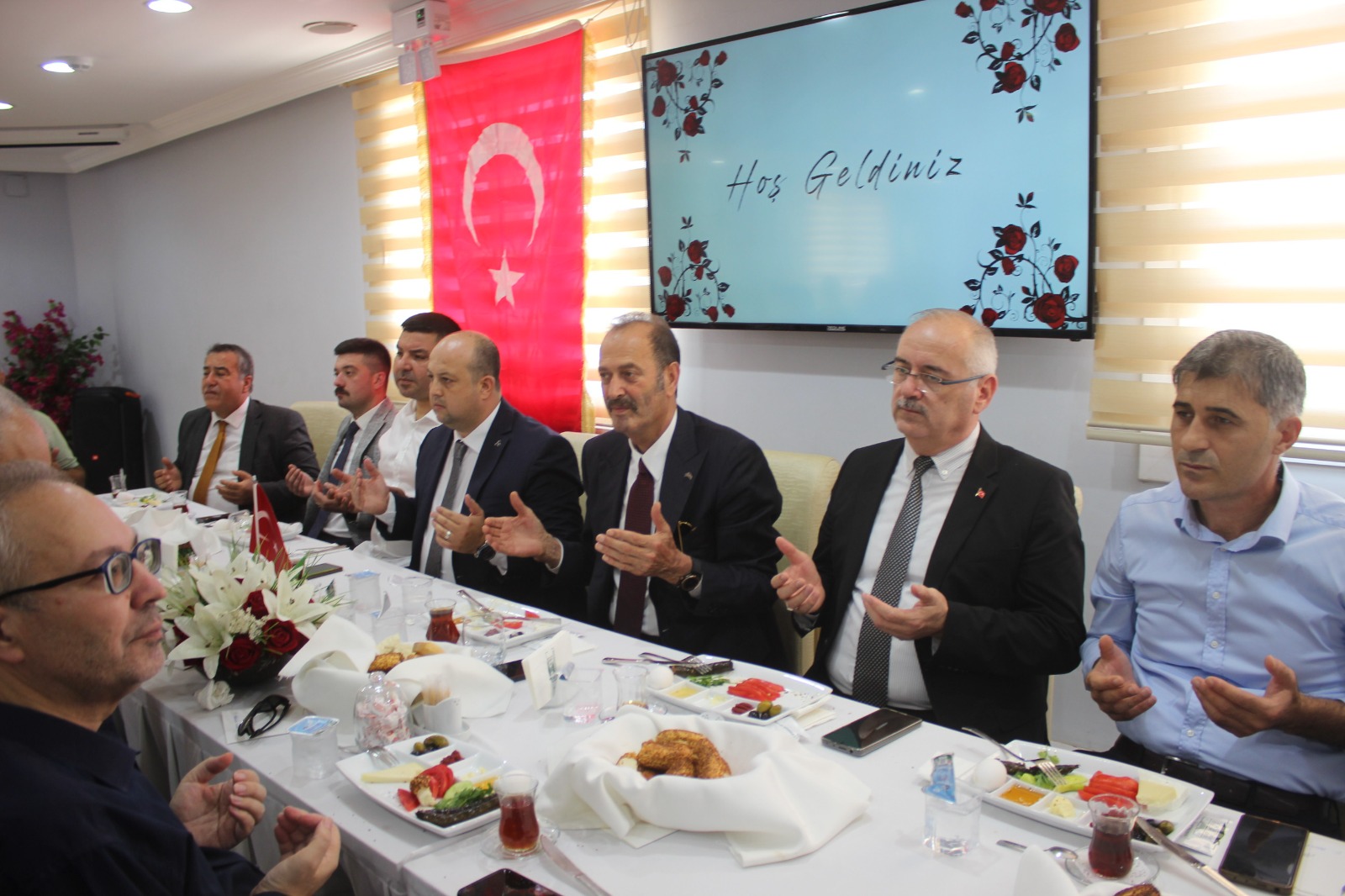 MHP Genel Sekreter Yardımcısı Osmanağaoğlu, İzmir'de ziyaretlerde bulundu