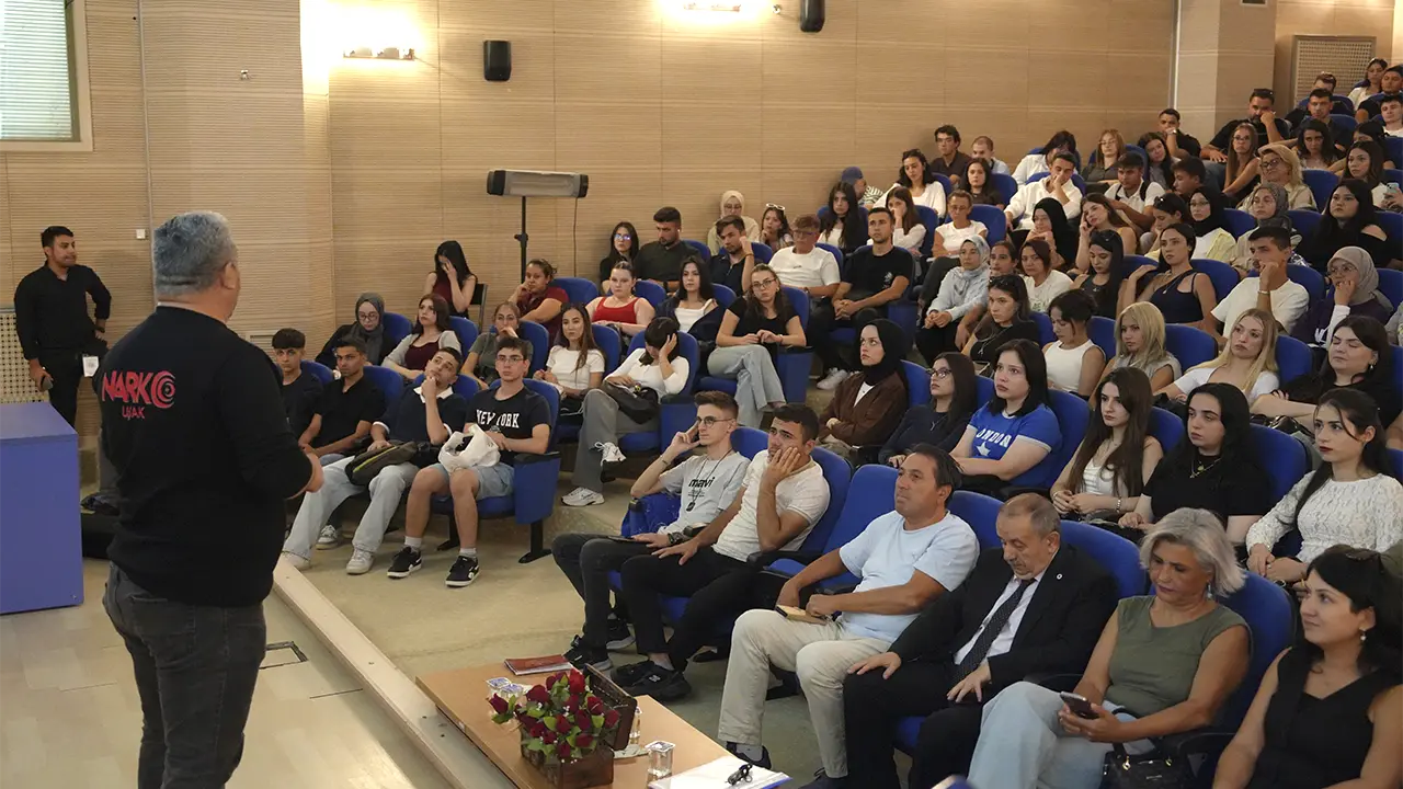 Narkotik Şube’den Uşak Üniversitesi’nde 'Bağımlılık Eğitimi'