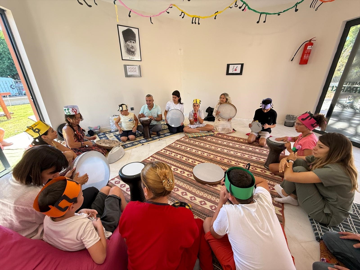 Fethiye'de engelli öğrenciler ritim ve müzikle eğlendi