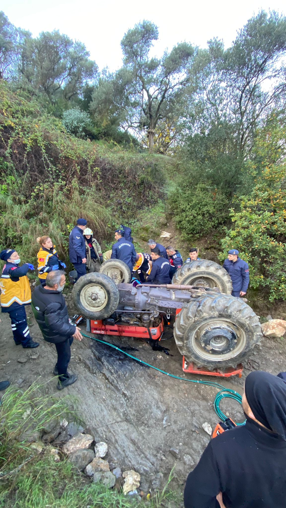 Kütahya'da traktörle otomobilin çarpıştığı kazada 2 kişi yaralandı