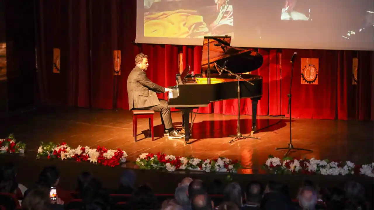AKM'de Erman Karakaya'dan Unutulmaz Piyano Dinletisi