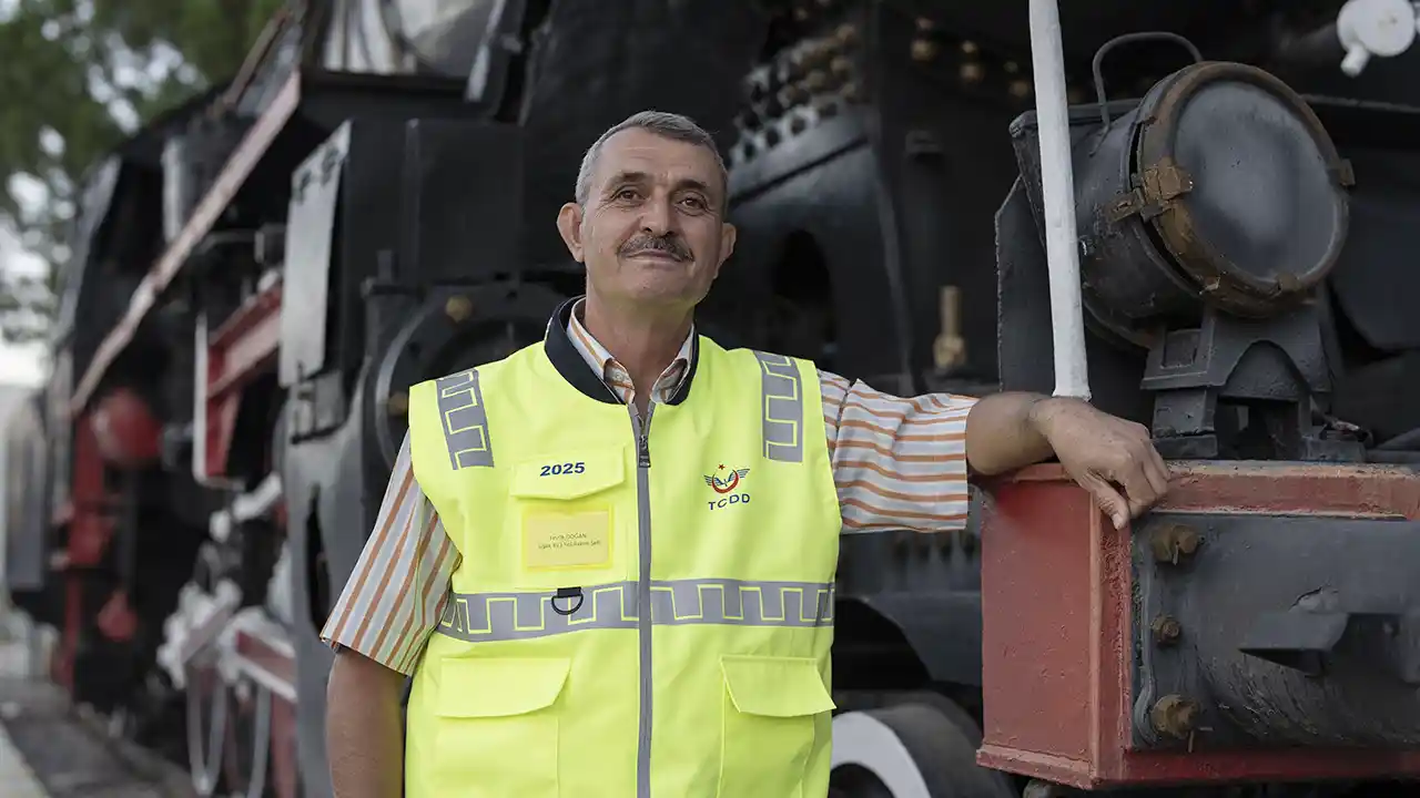 62 Yaşındaki Tevfik Doğan 45 Yıldır Raylarda