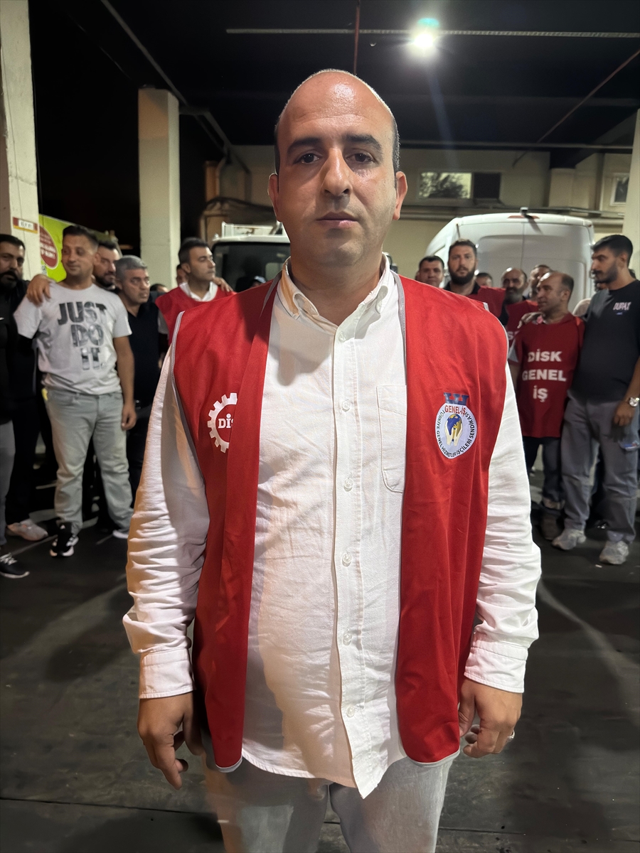 Karşıyaka Belediyesi'nde 5 aydır maaş alamayan işçiler iş bıraktı