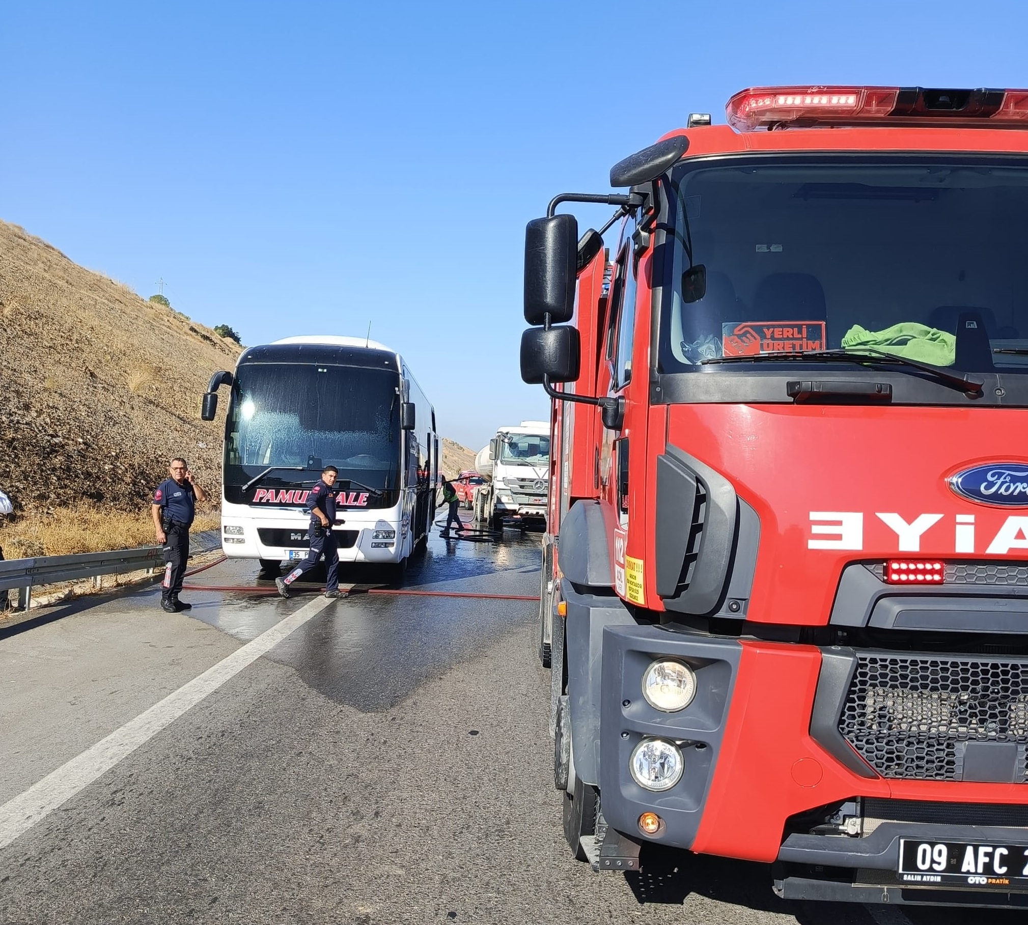 Köşke'te yolcu otobüsünde yangın söndürüldü