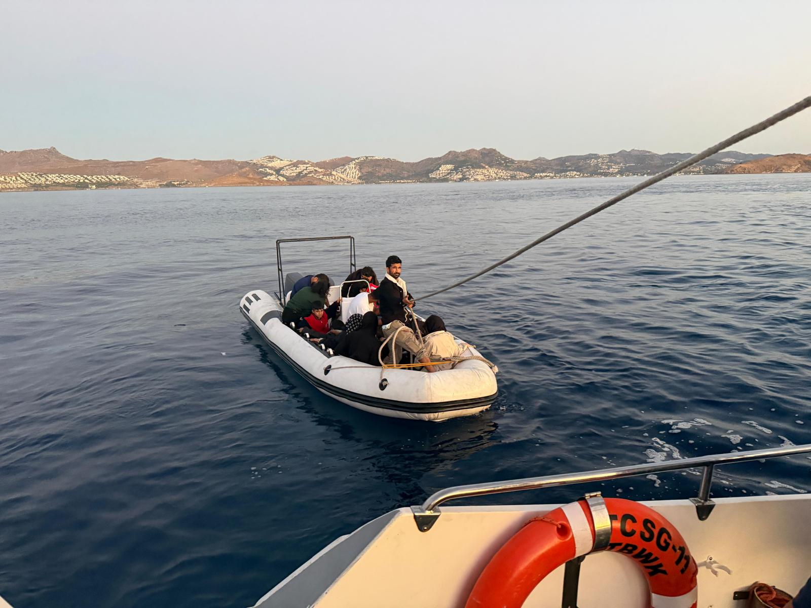 Bodrum açıklarında 17 düzensiz göçmen yakalandı