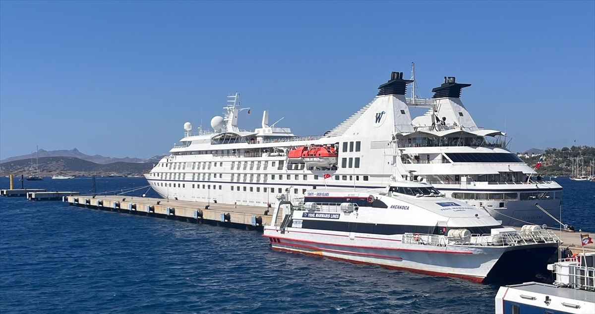 Bodrum'a 'Star Legend' kruvaziyeriyle 287 turist geldi