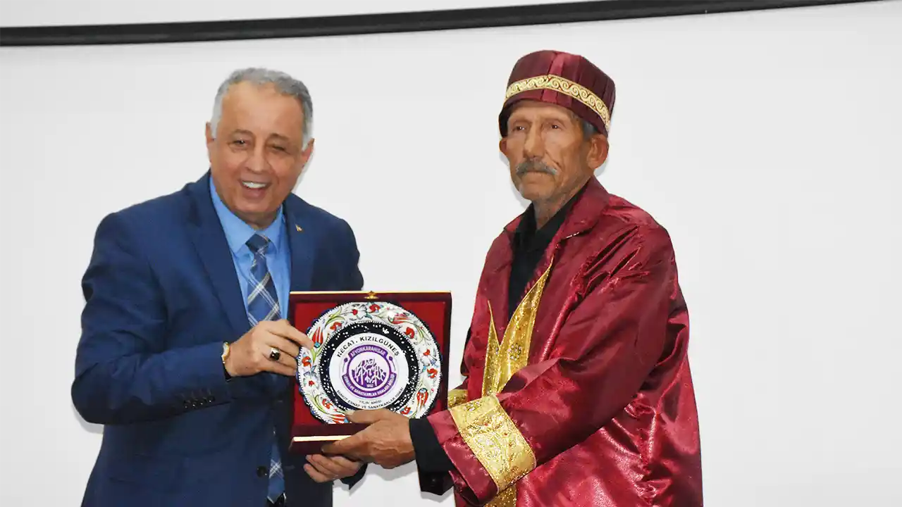 Afyonkarahisar'da 45 yıllık demirci ustasına 'Yılın Ahisi' ödülü verildi