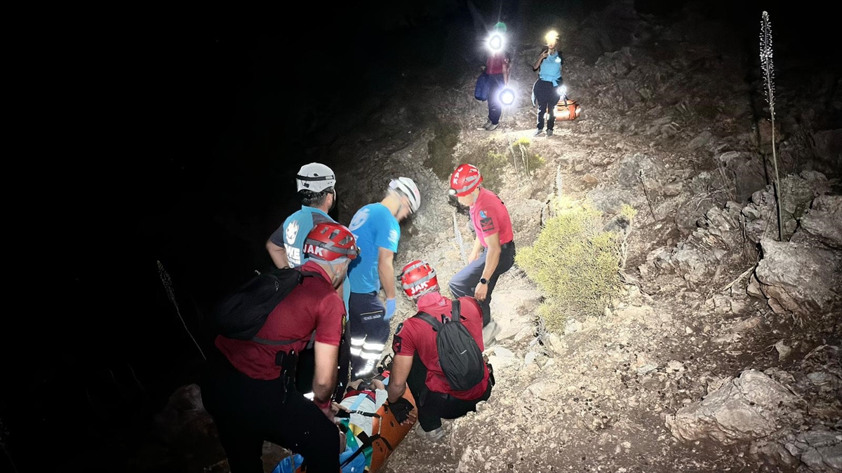 Muğla'da Likya Yolu'nda mahsur kalan 3 kişi kurtarıldı