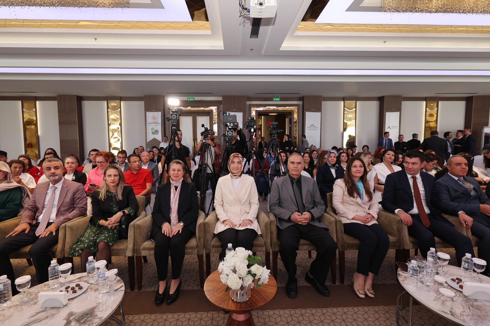 Afyonkarahisar'da Uluslararası Girişimci Kadınlar ve Gençler Zirvesi başladı