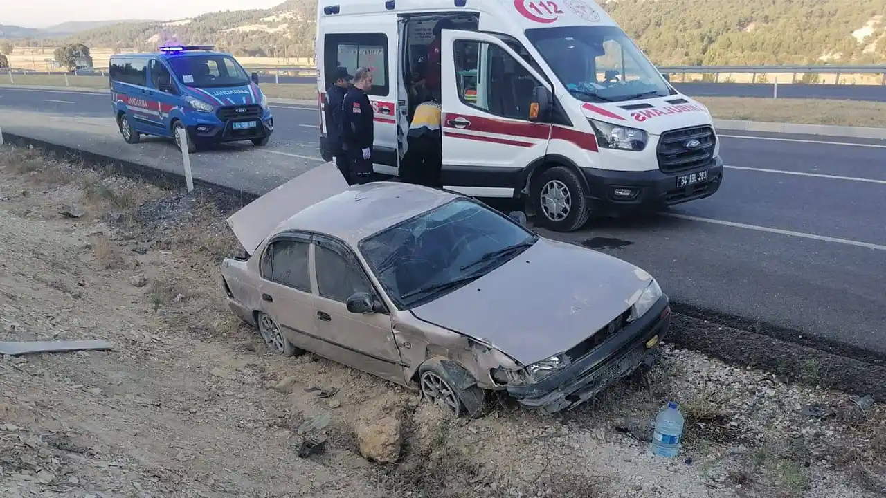 Uşak’ta Otomobil Şarampole Düştü: 4 Yaralı