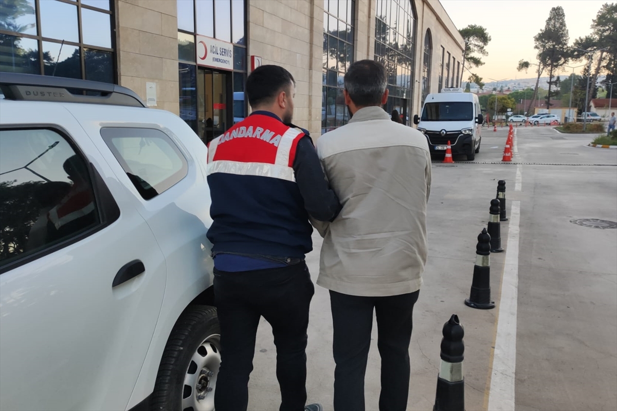 İzmir merkezli FETÖ operasyonunda 35 şüpheli yakalandı