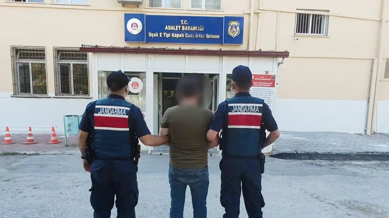 Uşak'ta 11 Firari, Cezaevini Boyladı!