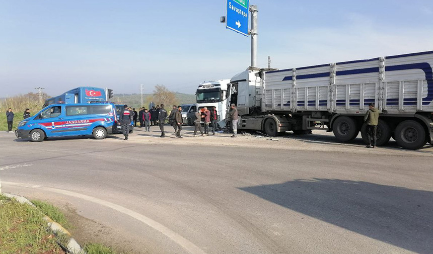 Manisa'da Ceza İnfaz Kurumu Midibüsü Tırla Çarpıştı,  9 Kişi Yaralandı