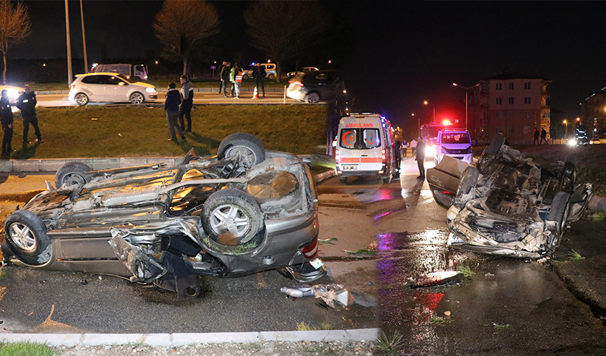 Kütahya'da Trafik Kazasında 1 Kişi Öldü, 6 Kişi Yaralandı