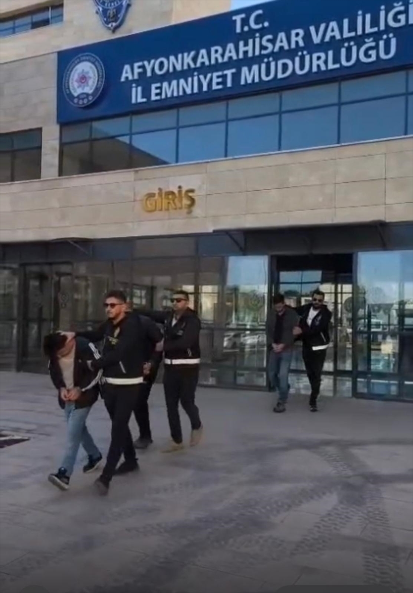Afyonkarahisar'da dolandırıcılık operasyonunda 3 şüpheli tutuklandı