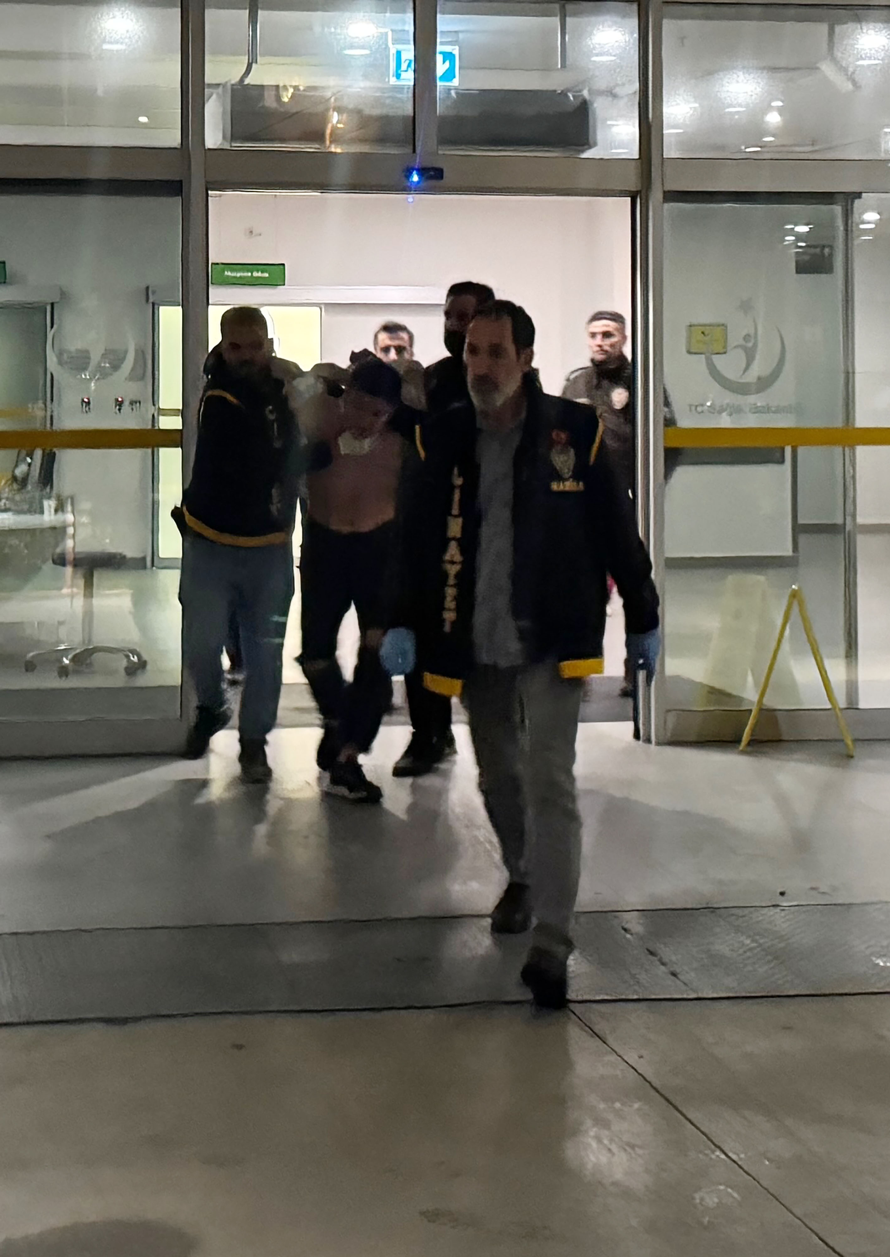 Manisa'da kız kardeşine şiddet uygulayan şüpheli yakalandı