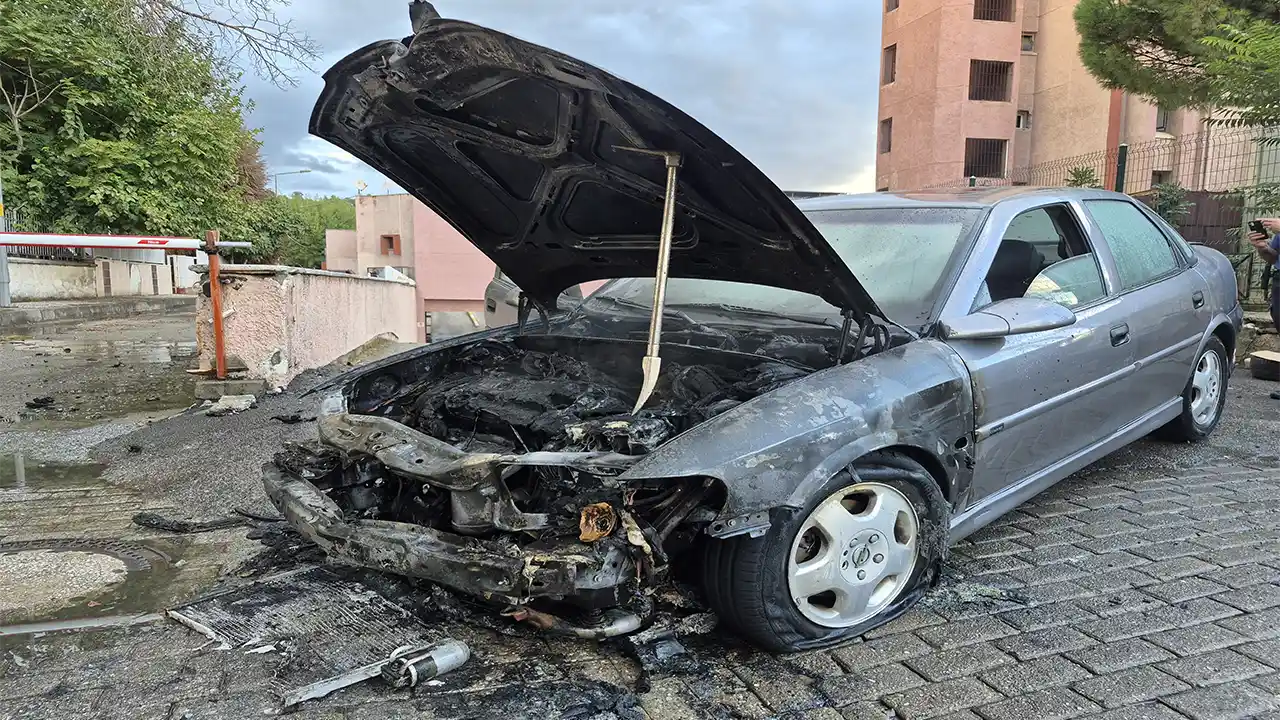 Aydın'da seyir halindeyken yanan otomobil kullanılamaz hale geldi