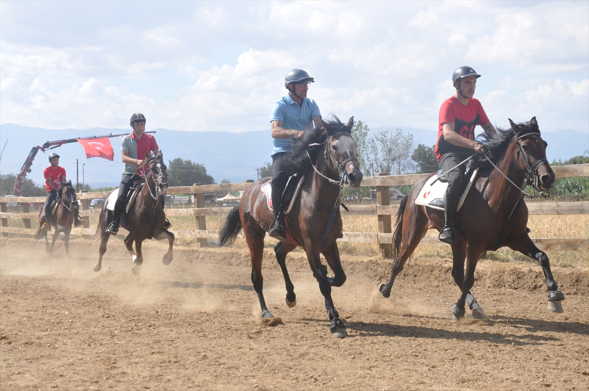Ödemiş'te rahvan at yarışları yapıldı