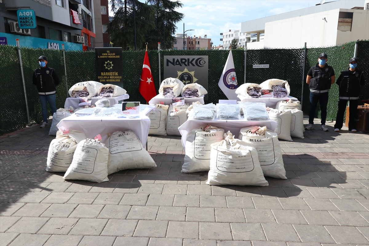 İzmir'de uyuşturucu operasyonlarında yakalanan 5 şüpheli tutuklandı