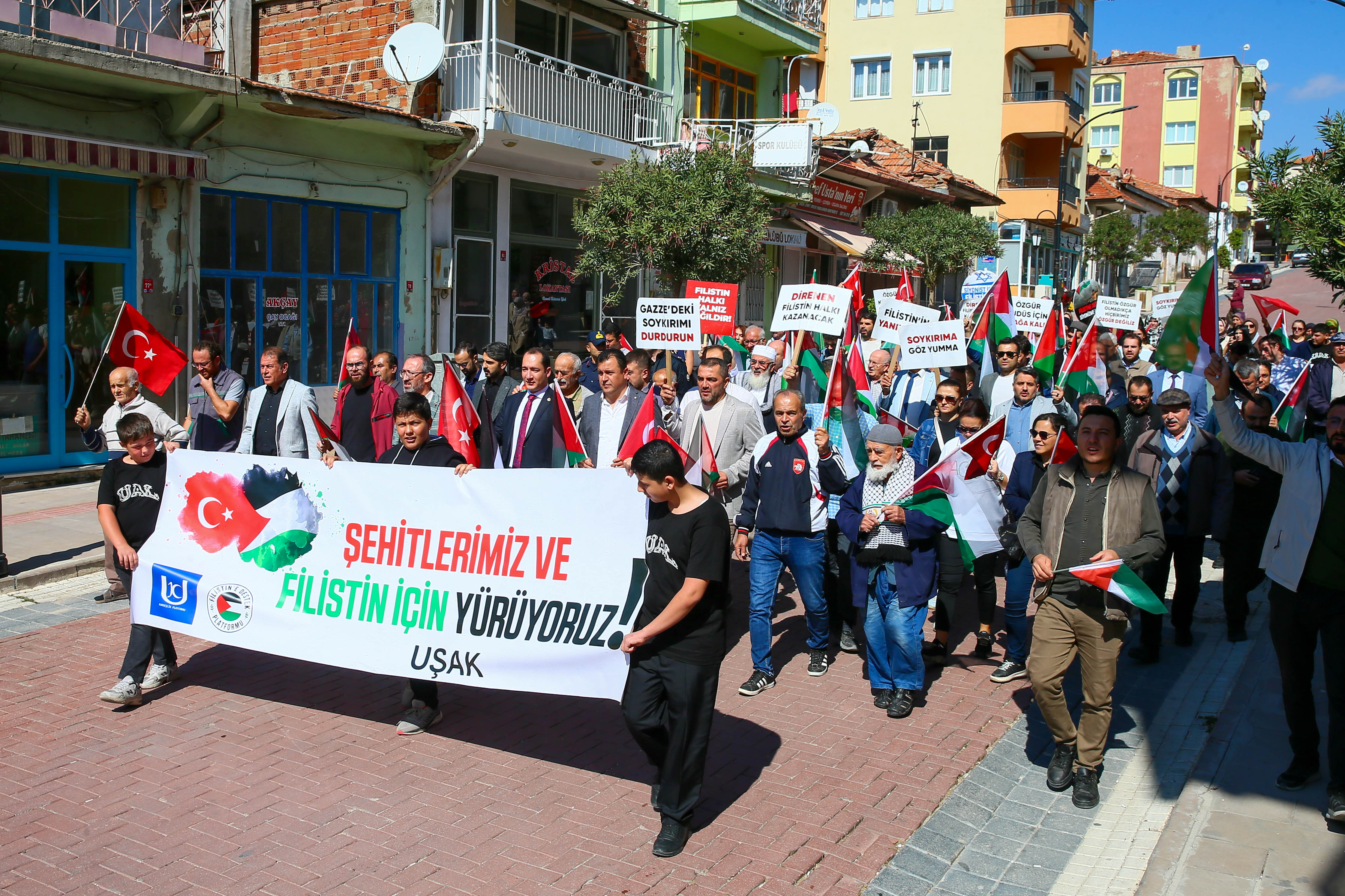 Uşak'ta Filistin'e destek yürüyüşü düzenlendi
