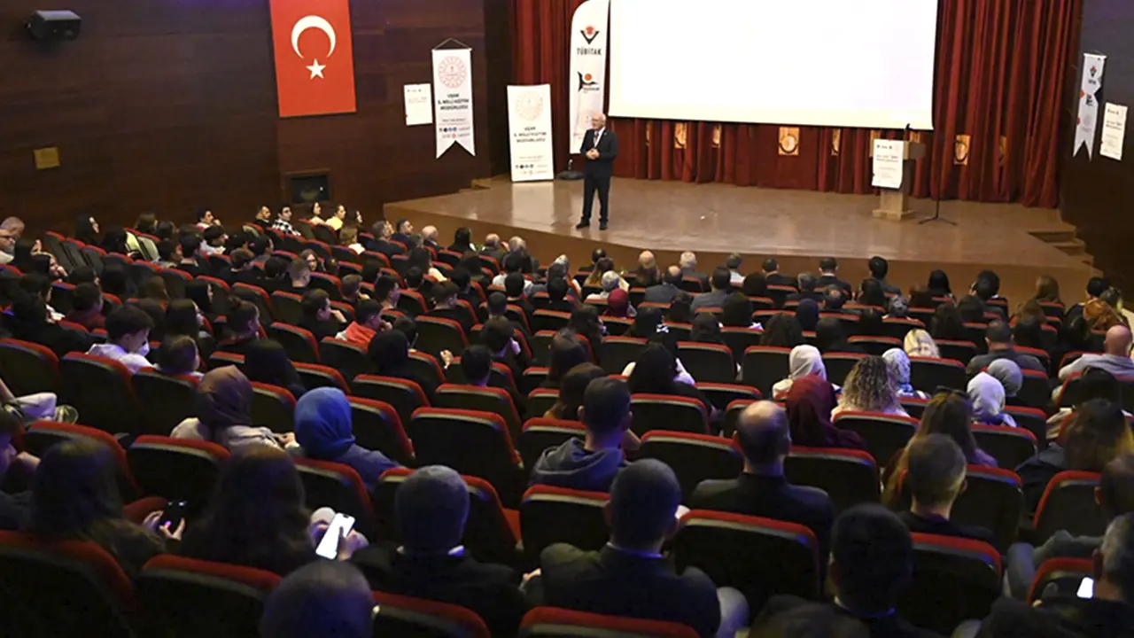 Matematiğin serüveni Uşak’ta anlatıldı!