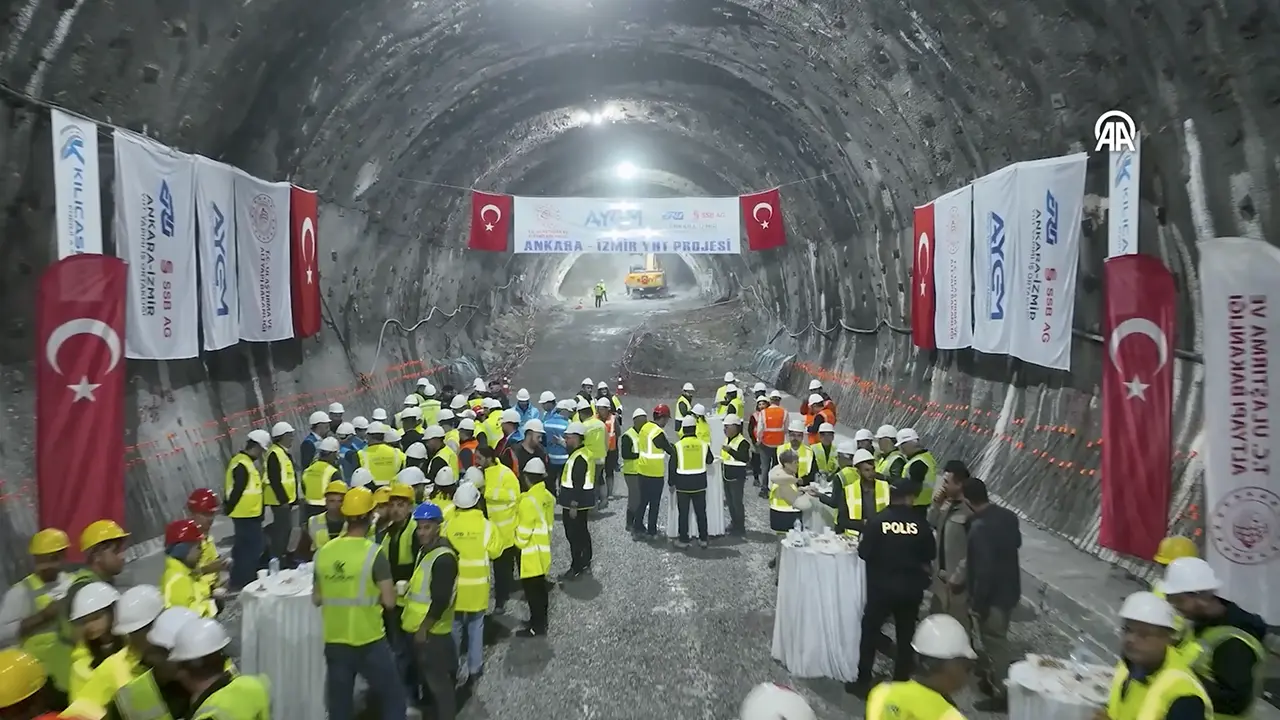 Uşak Hızlı Tren Hattında Önemli Aşama: Tünelde Işık Görüldü