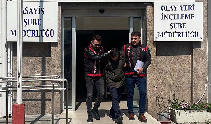 Eşini Bıçaklayarak Öldüren Zanlı Adliyeye Sevk Edildi