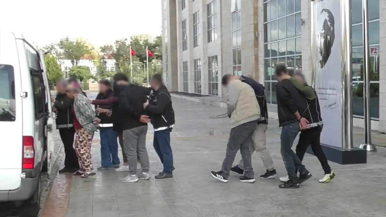 Uşak’ta Eş Zamanlı Narkotik Operasyonu; 7 Tutuklama!