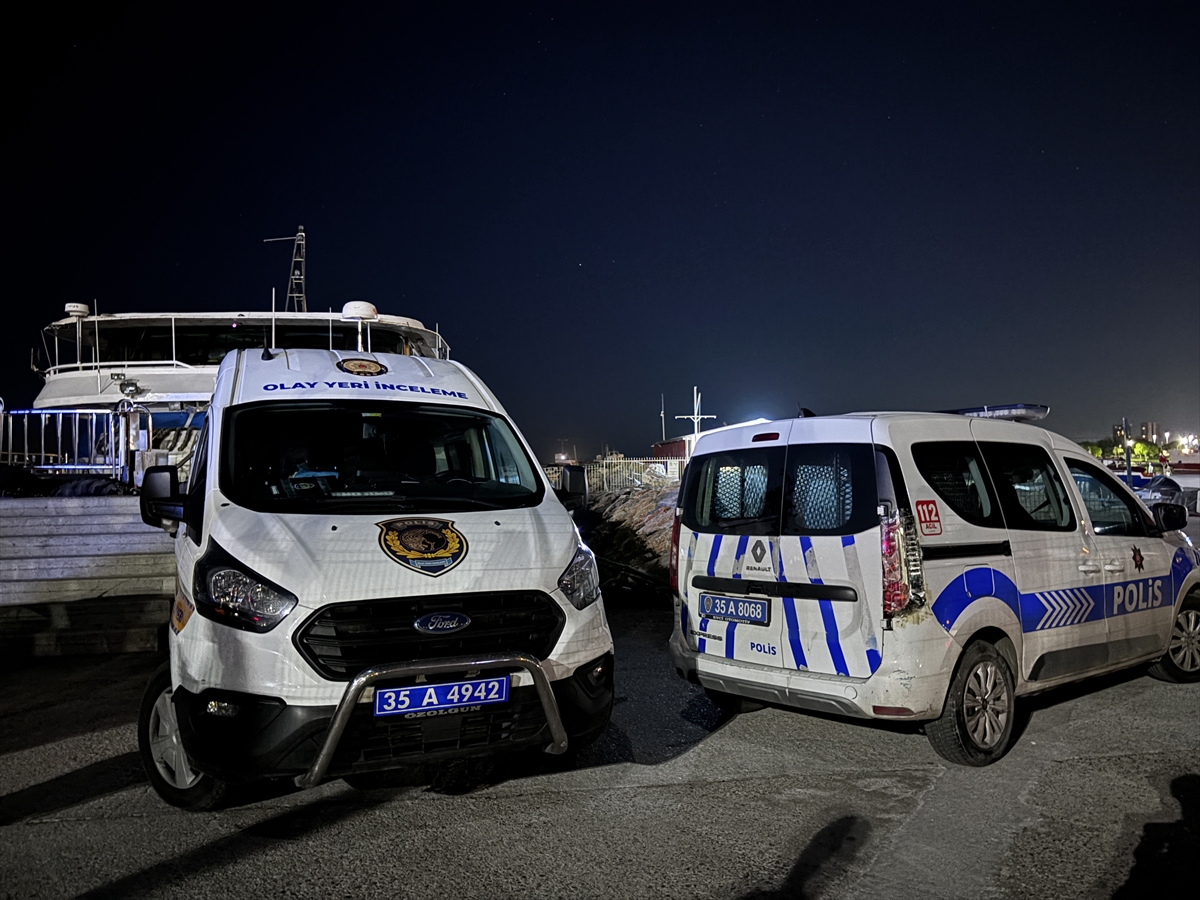 İzmir'de denizde erkek cesedi bulundu