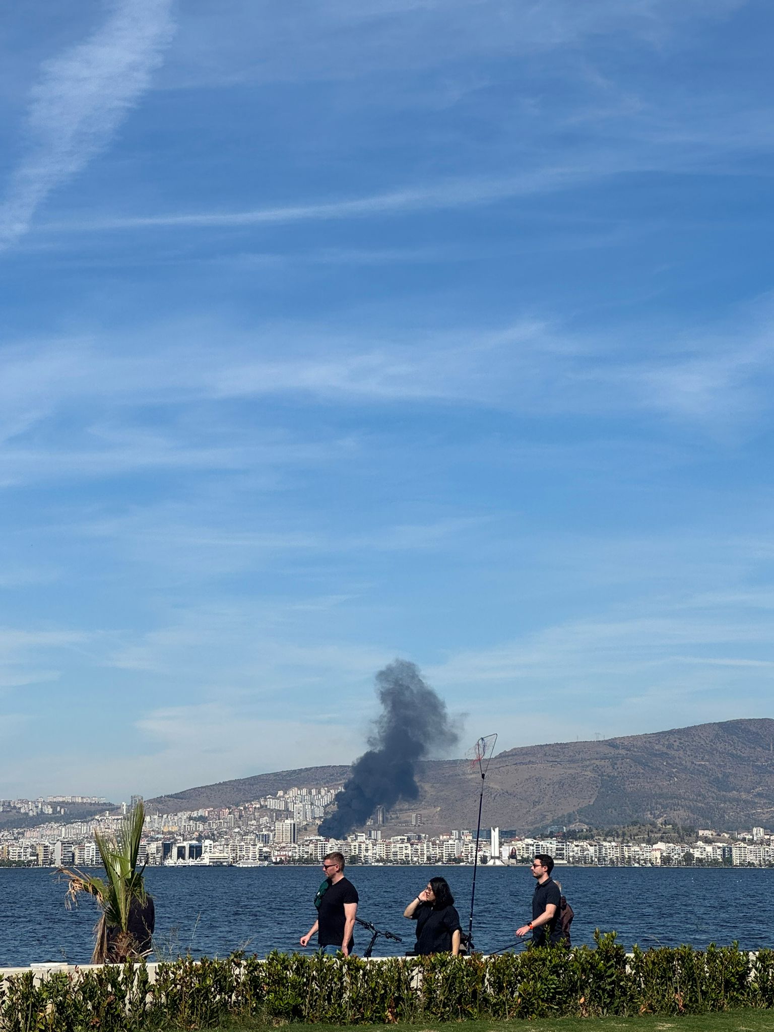 İzmir'de inşaat atıkları yangını söndürüldü