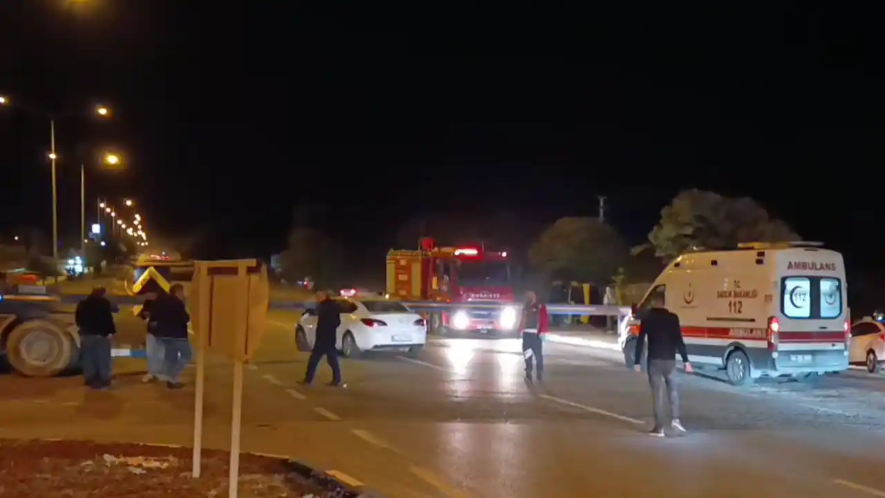 Banaz’da Tır ile Otomobil Çarpıştı: 1 Yaralı