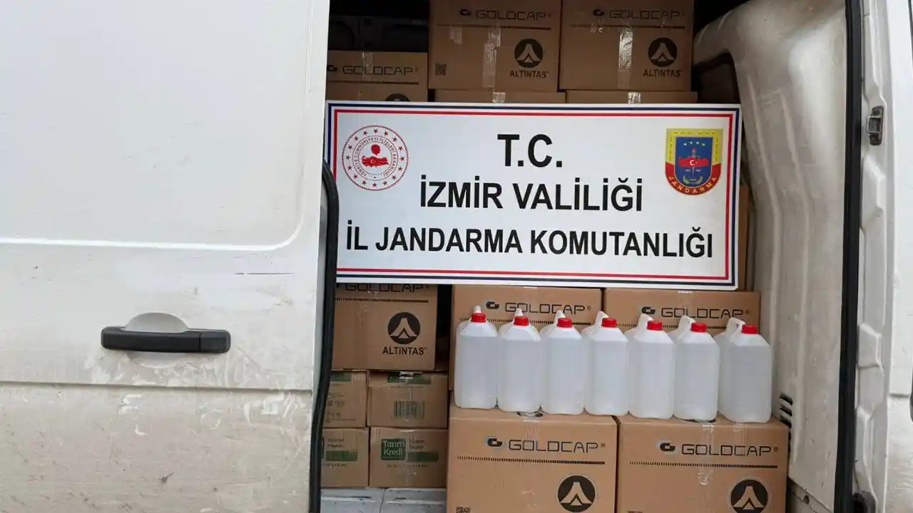 İzmir'de kaçakçılık operasyonunda 1 ton etil alkol ele geçirildi