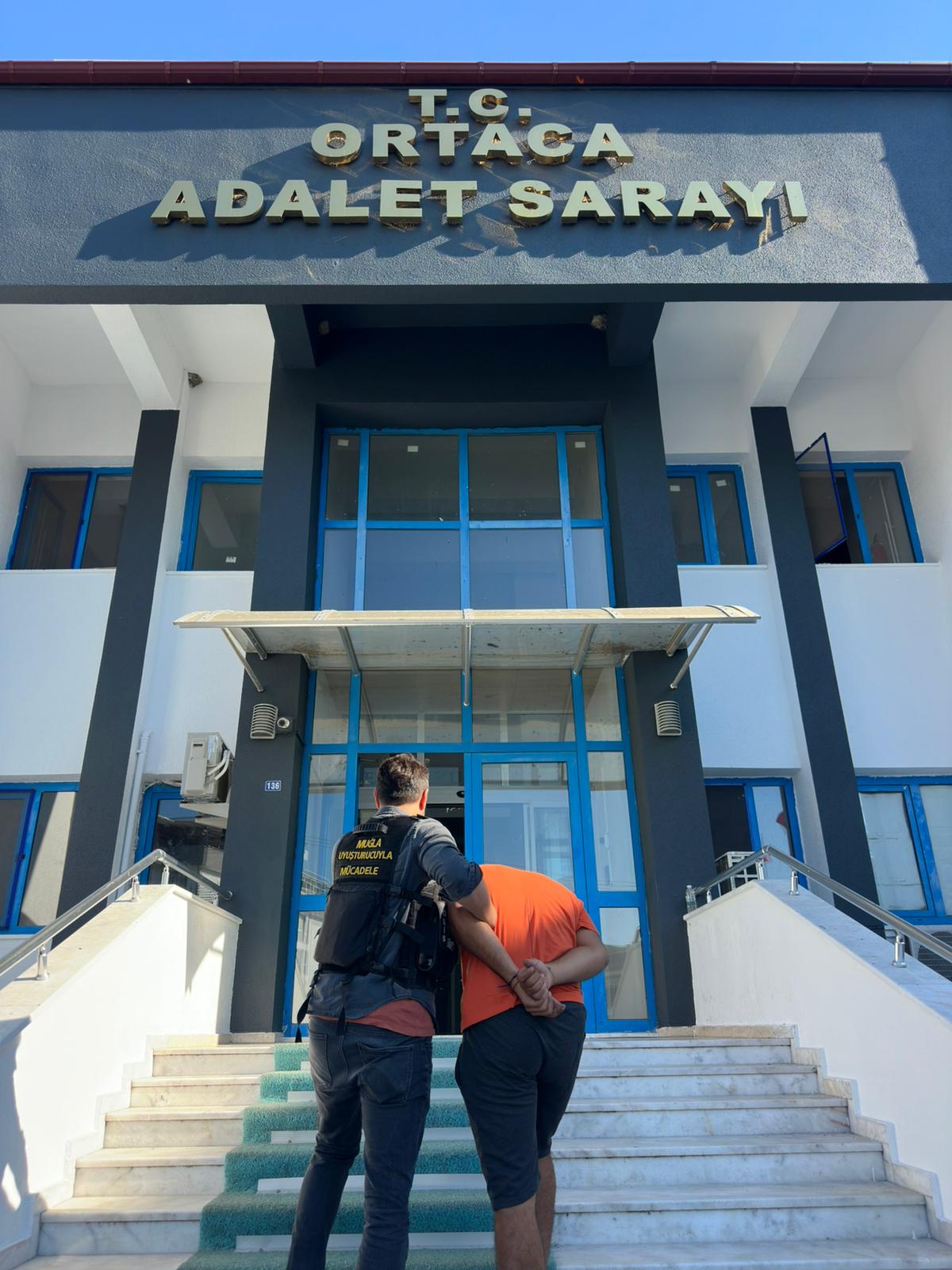 Muğla'da uyuşturucu ticareti yaptıkları iddiasıyla 10 şüpheli tutuklandı