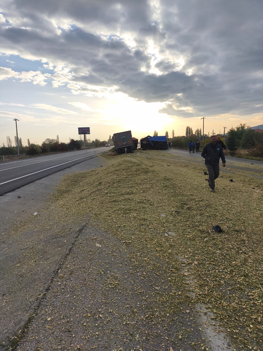 Afyonkarahisar'da trafik kazasında 2 kişi yaralandı