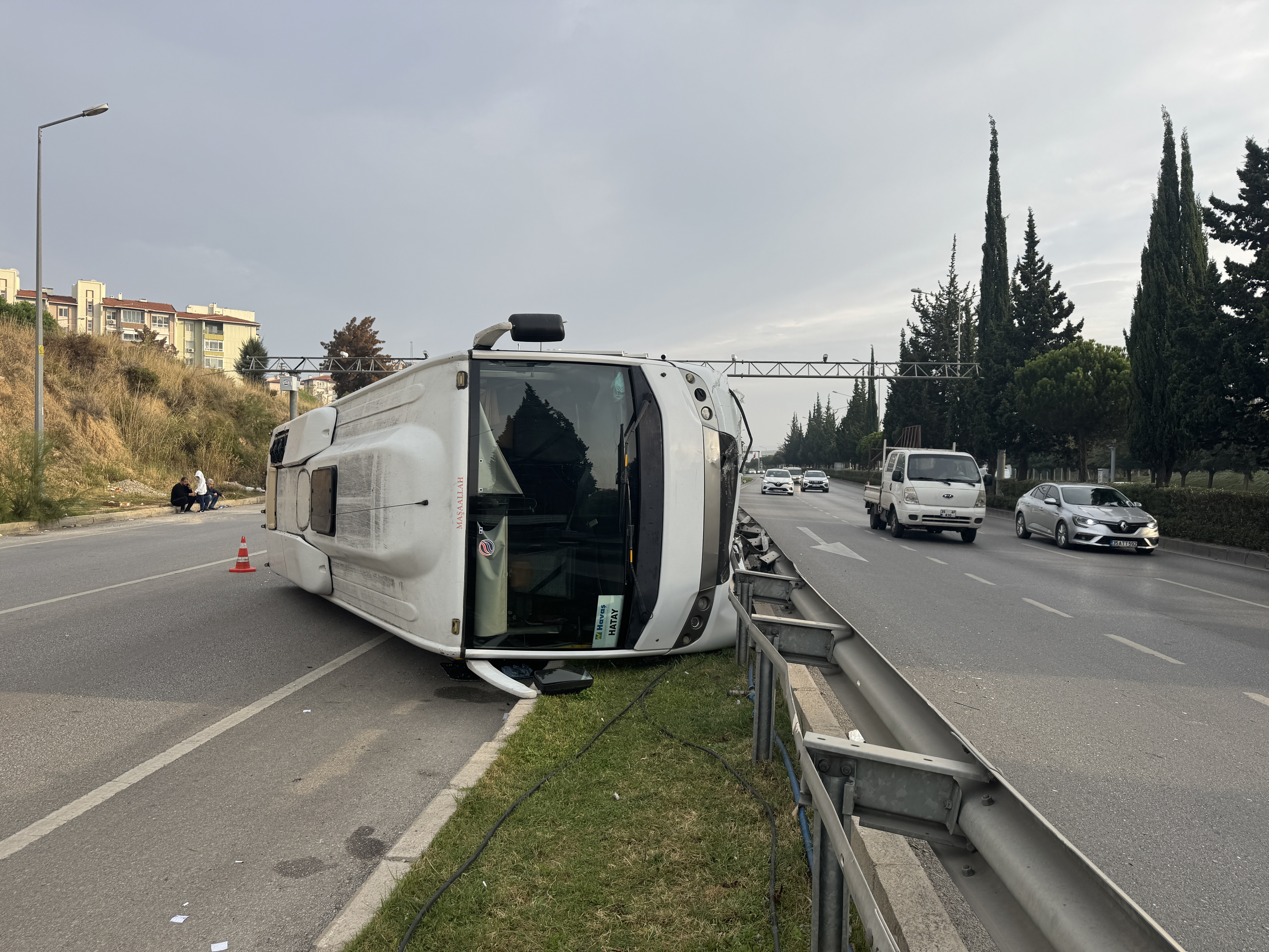 İzmir'de devrilen midibüsteki 5 kişi yaralandı