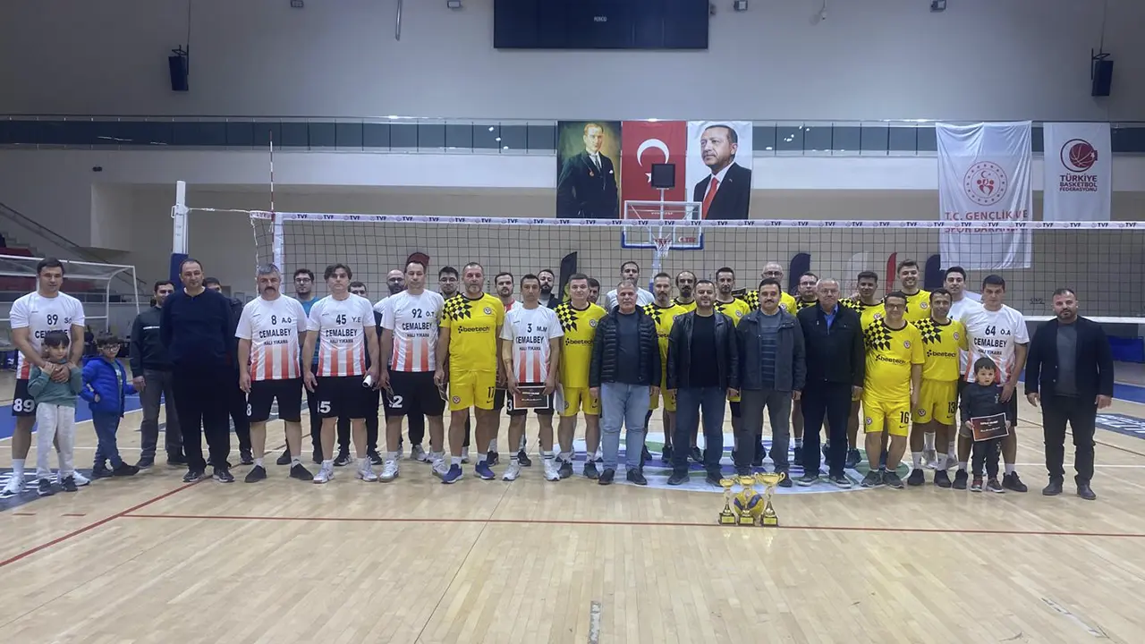 Uşak’ta Kamu Kurumları Voleybolda Kapıştı!