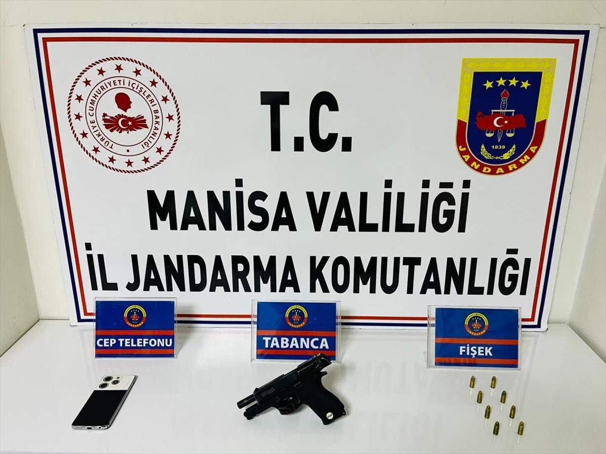 Salihli'de ruhsatsız tabancayla yakalanan şüpheliye adli işlem