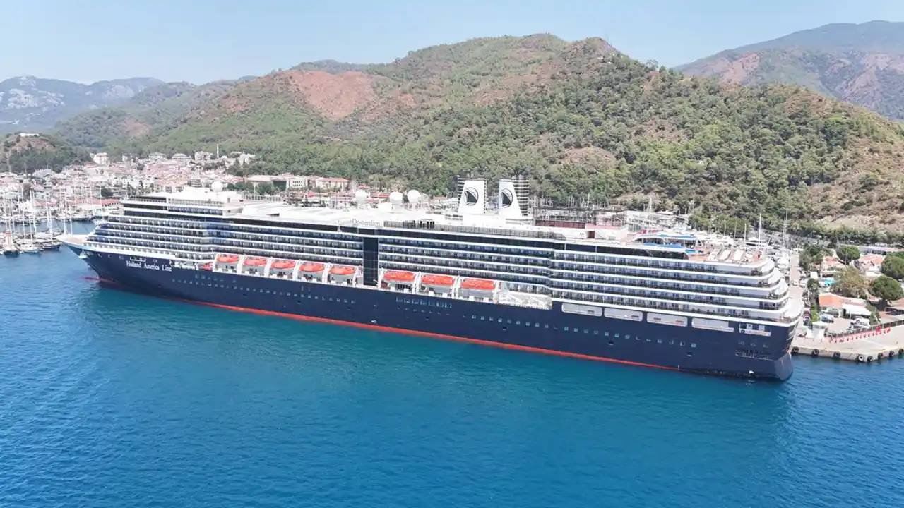 'Marina' kruvaziyeri 1194 yolcusuyla Bodrum'a geldi