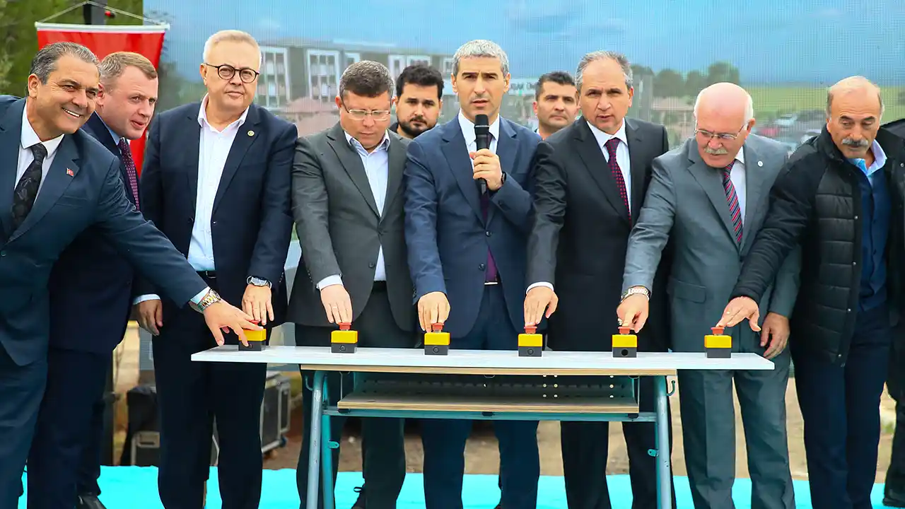 Eşme’de Yeni Sağlık Tesisi ve MYO Binasının Temeli Atıldı!