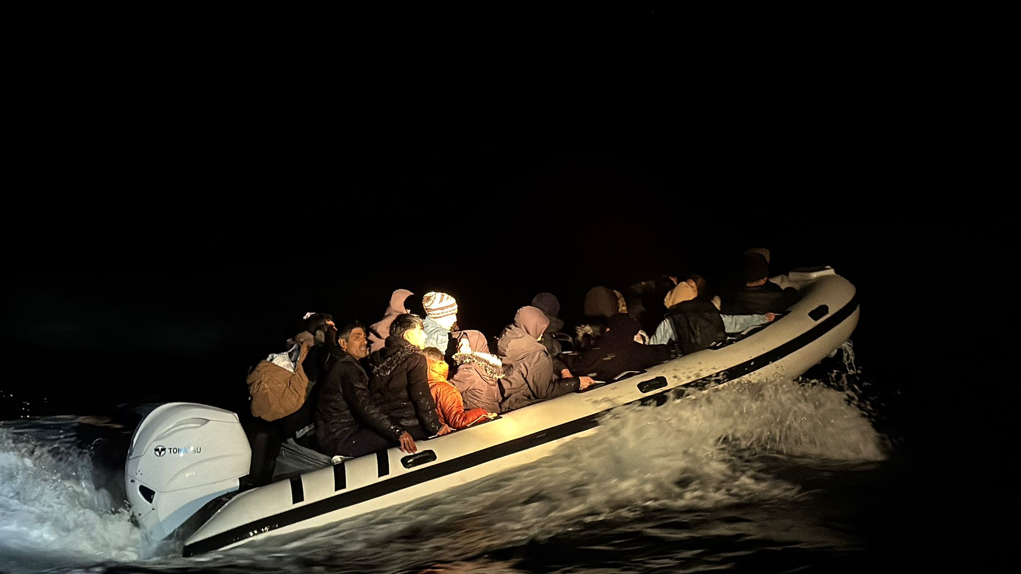 İzmir'de 66 düzensiz göçmen yakalandı, 29 düzensiz göçmen kurtarıldı