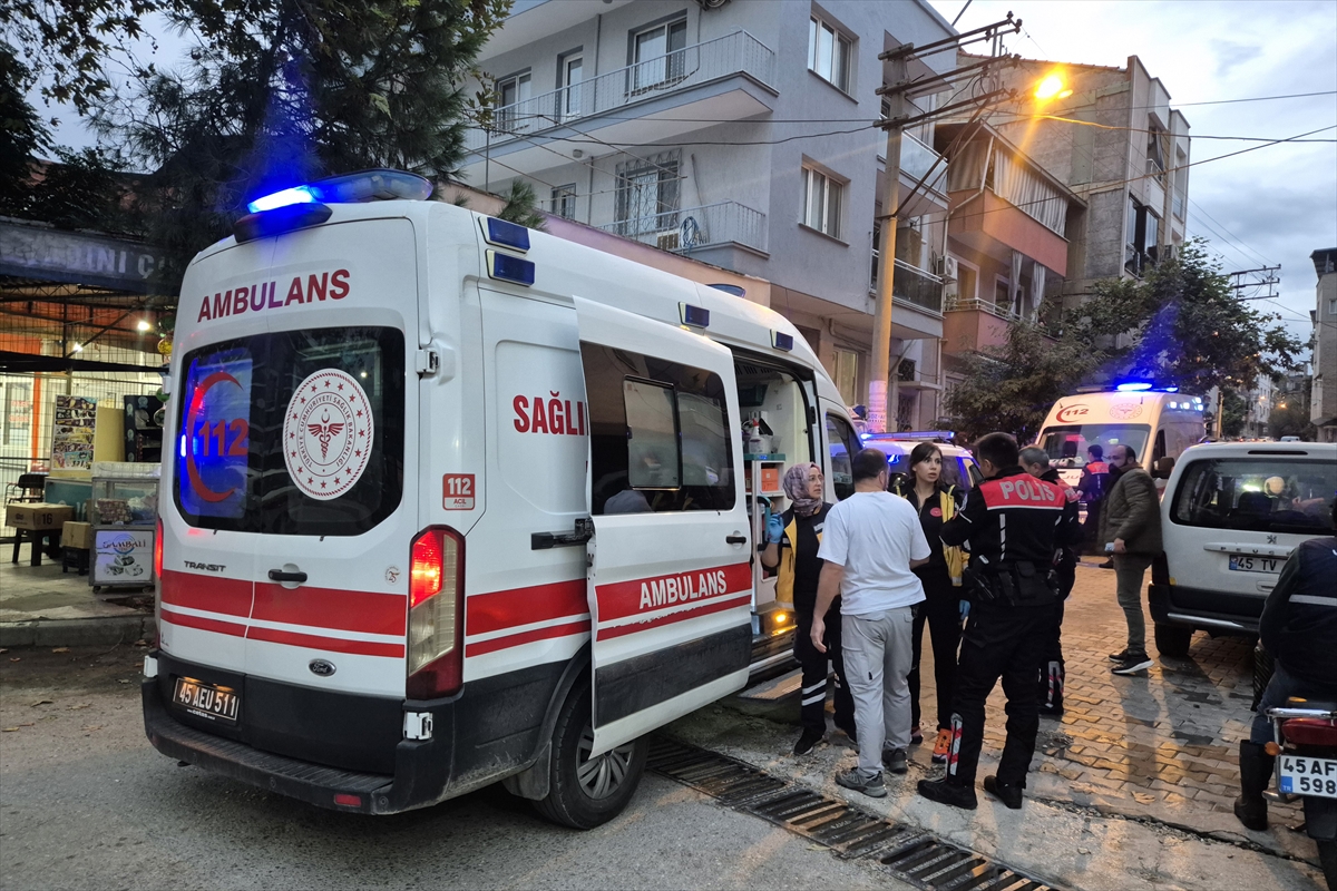 Manisa'da tartışan dayı ve yeğen birbirini yaraladı