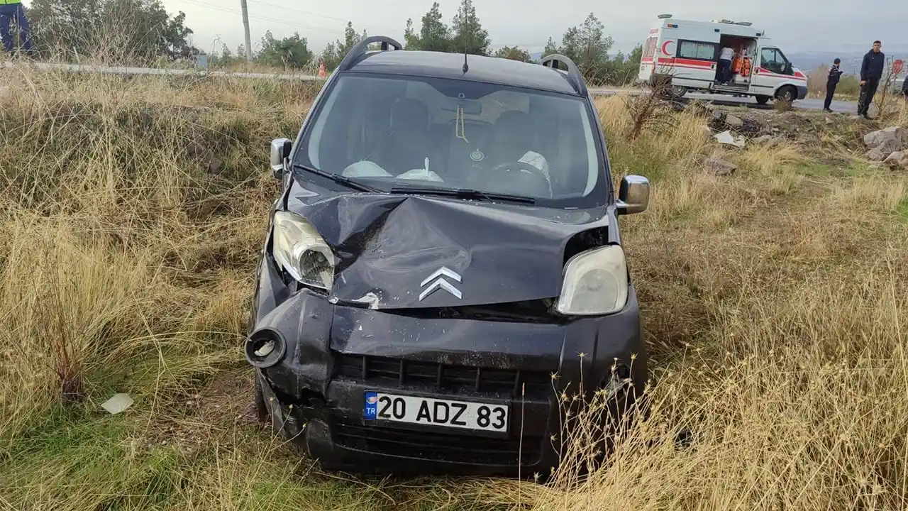 Eşme’de Trafik Kazası: 5 Yaralı..!