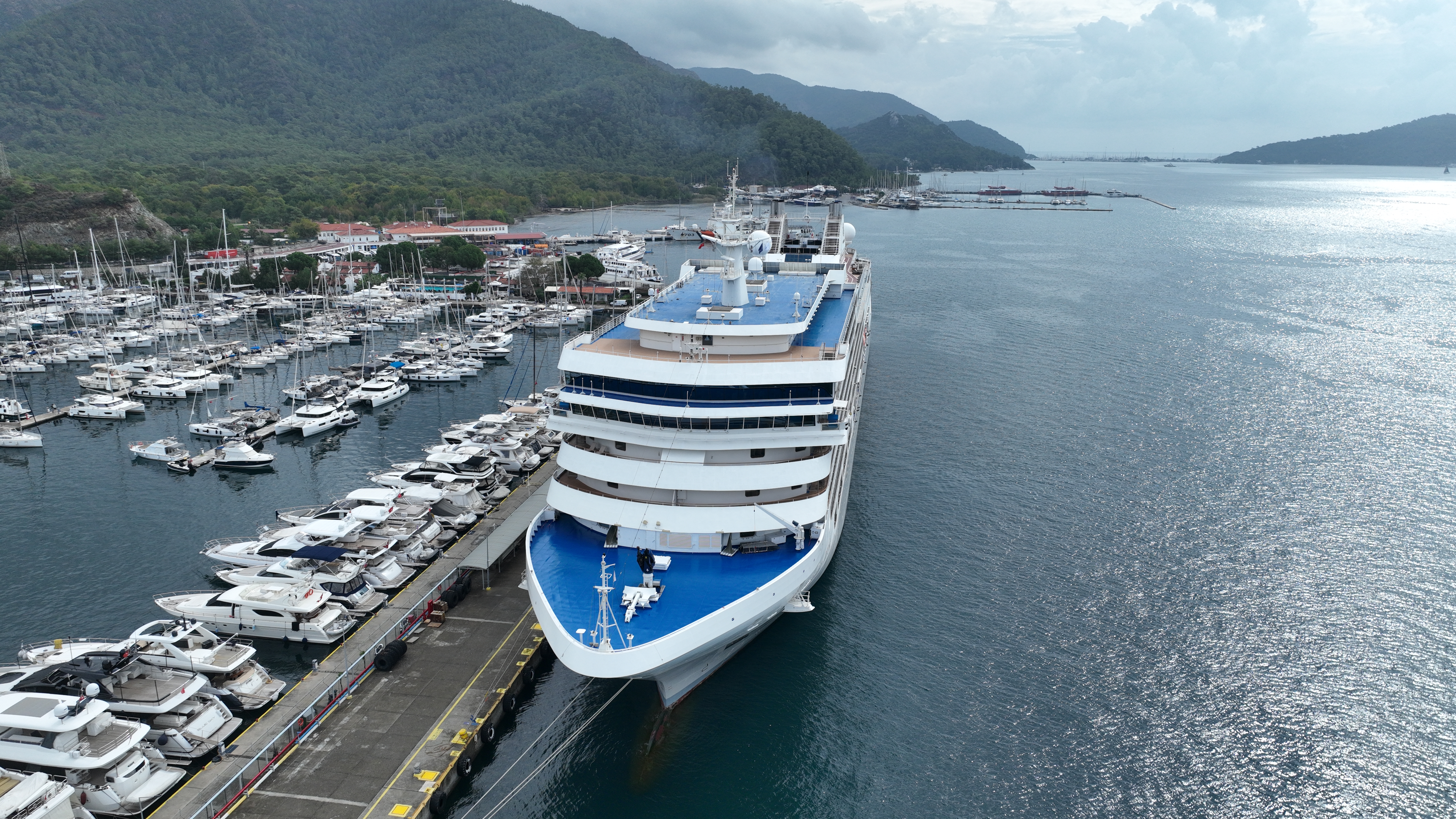 Marmaris'e 'Silver Muse' kruvaziyeriyle 580 turist geldi