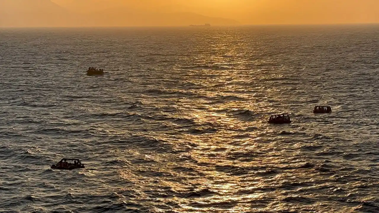 İzmir açıklarında 48 düzensiz göçmen yakalandı