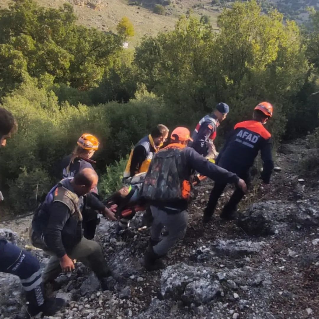 Uşak'ta dere yatağına düşen kişi yaralandı