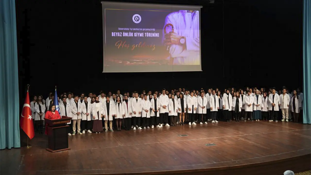Uşak Üniversitesi Tıp Fakültesi İlk Mezunlarını Verdi