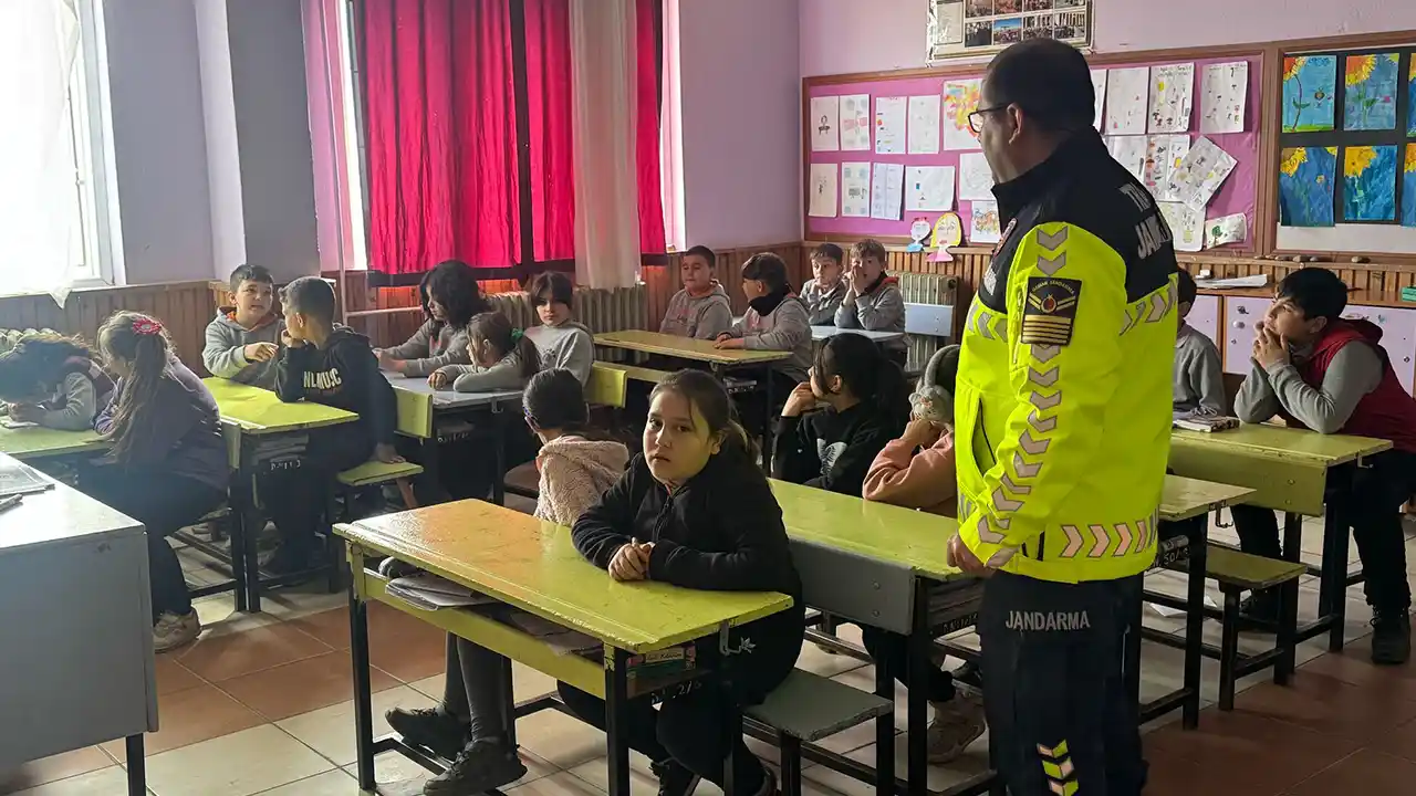Kütahya'da öğrencilere ve velilere trafik eğitimi verildi